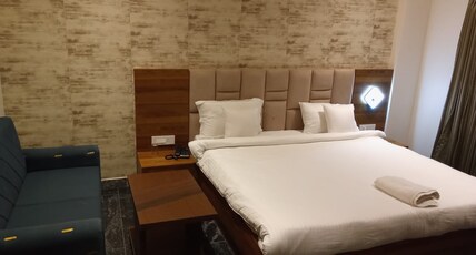BABA HOTEL & BANQUET Room Type - SEMI DELUXE ROOM