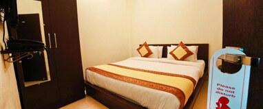 Sada Shiv Guest House Near Kashi vishwanath temple & ganga river