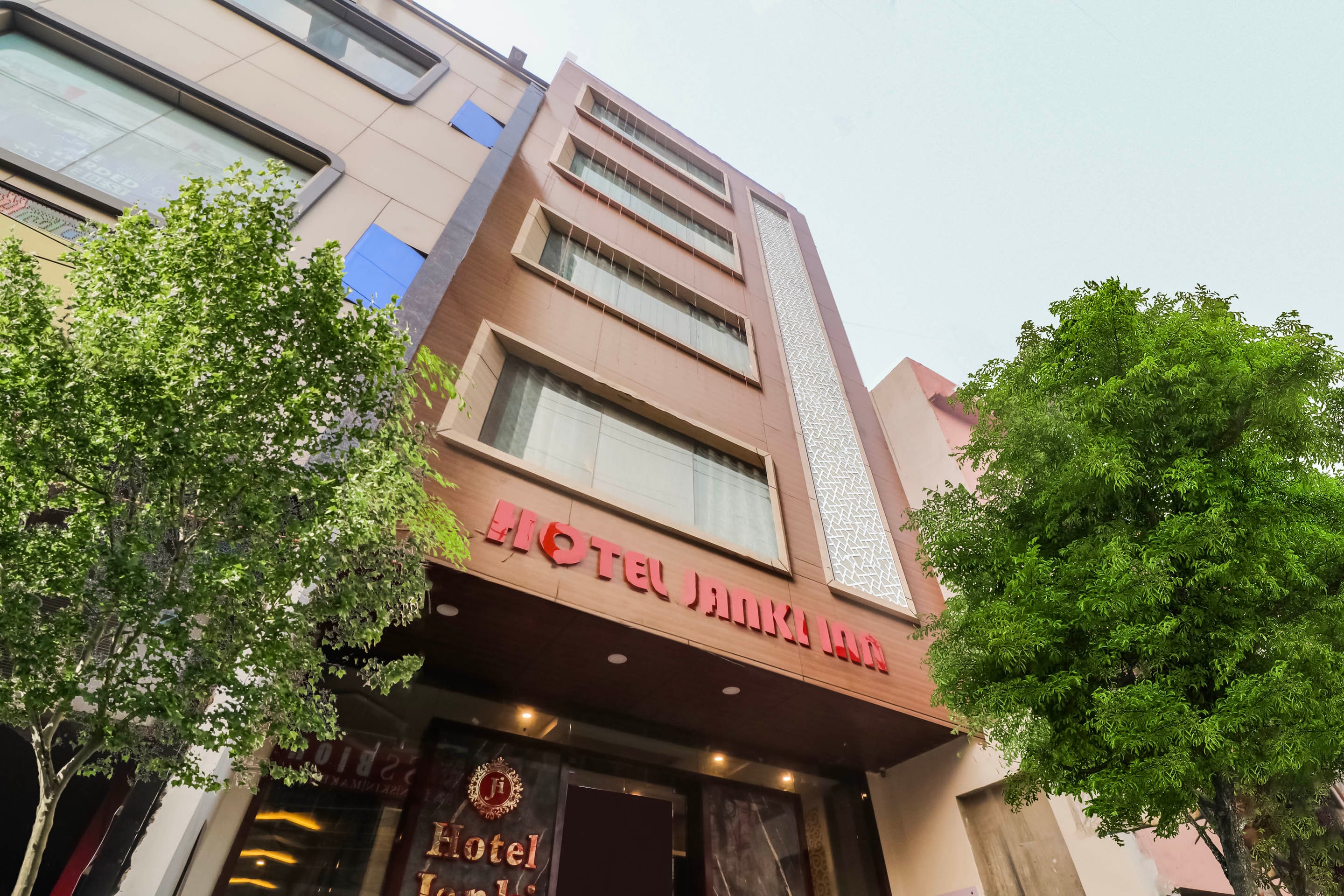 Collection O 67080 Hotel Janki - Tap to explore photos