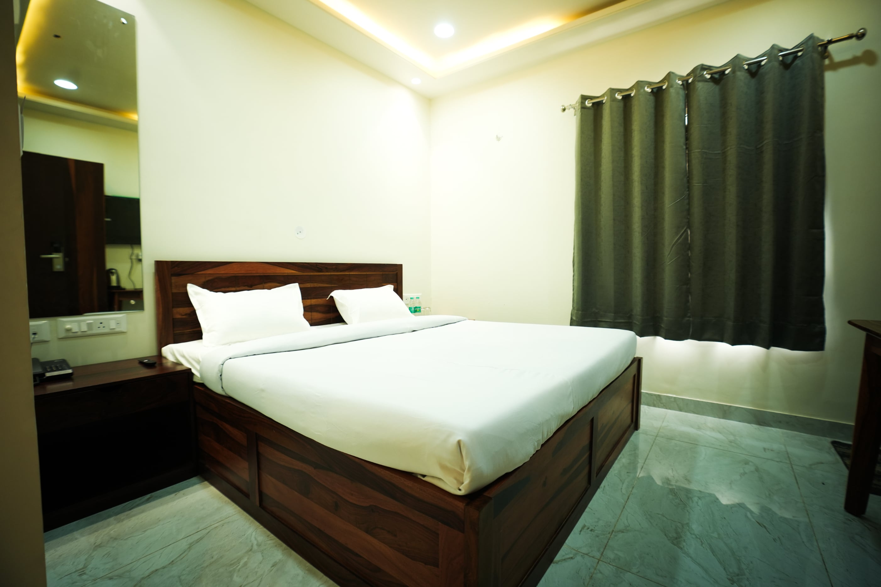 Hotel Diwakar Niwas - Tap to explore photos