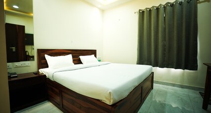 Hotel Diwakar Niwas Room Type - Deluxe Room