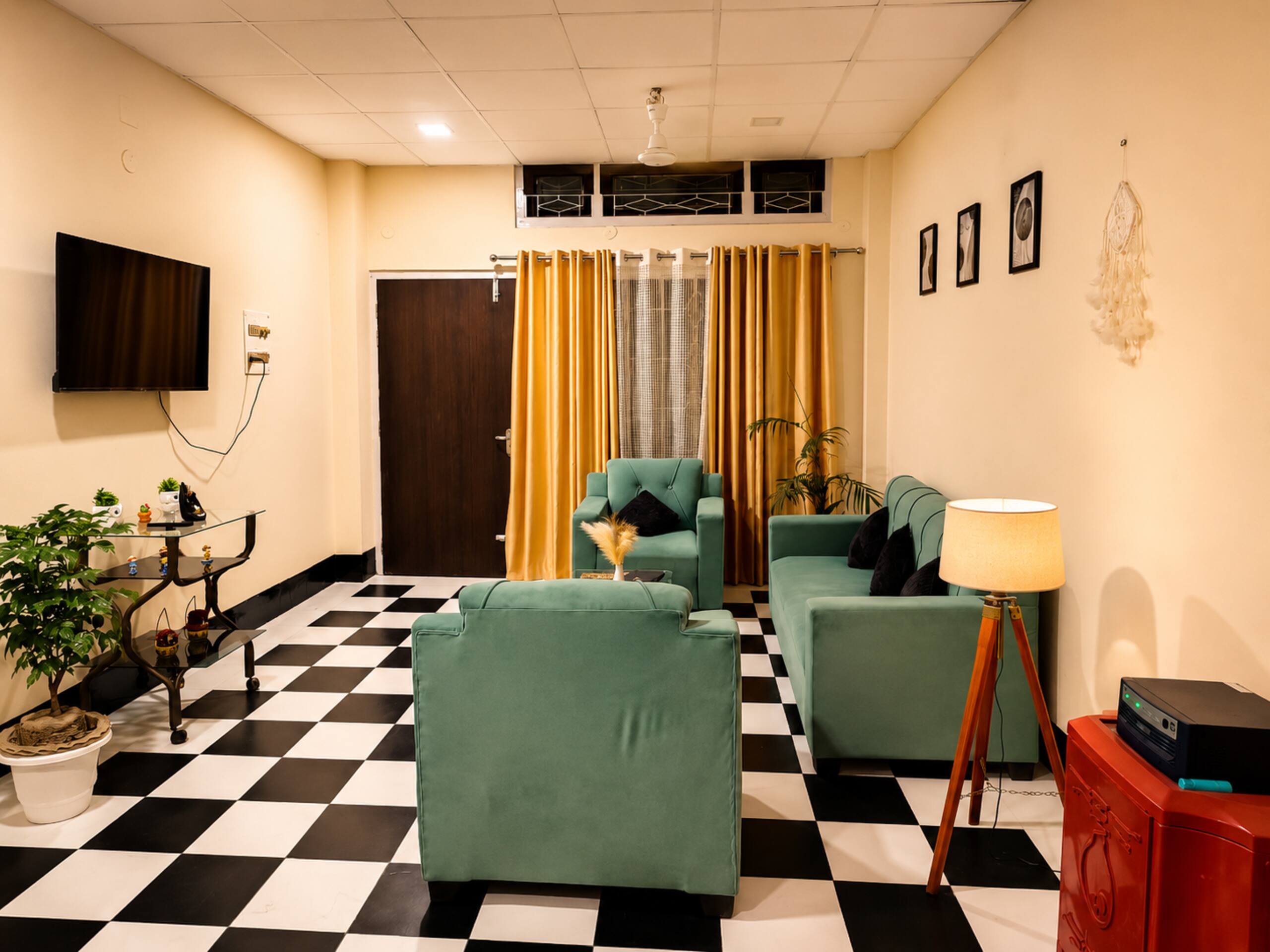 Quietscape Inn | Cozy Spacious 2BHK in Zoo Road - Tap to explore photos