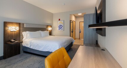 Holiday Inn Express & Suites Berkeley Room Type - 1 King Suite