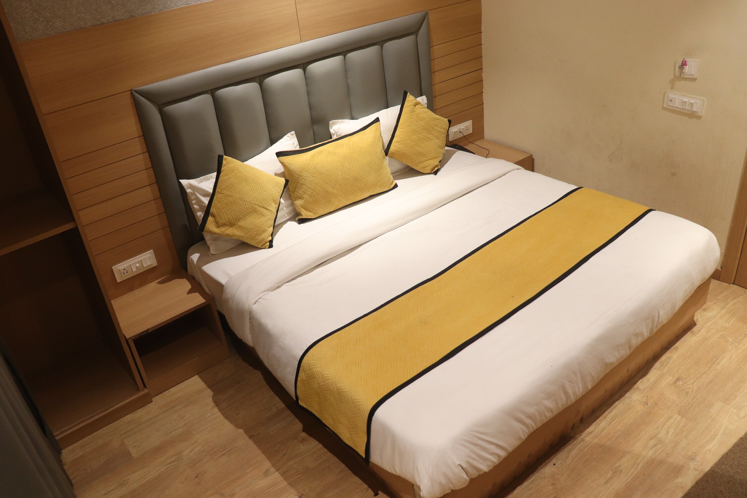 Hotel Dreamland 150 meters from Golden temple - Tap to explore photos