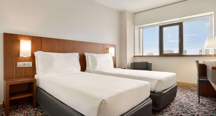 Ramada by Wyndham Lisbon Room Type - 2 Twin Beds, City View, Non-Smoking