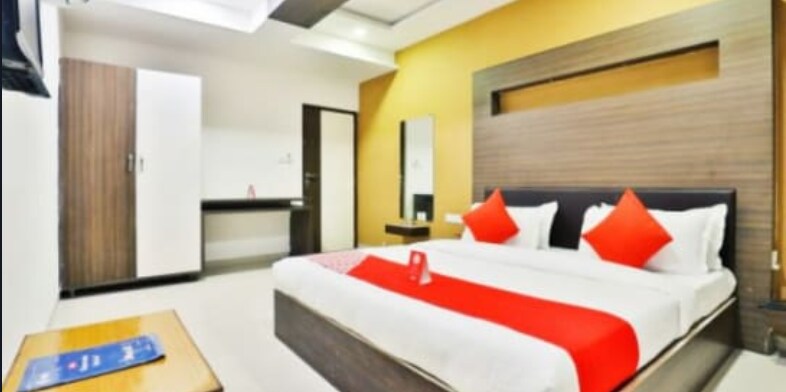 Vlee Hotel - Tap to explore photos