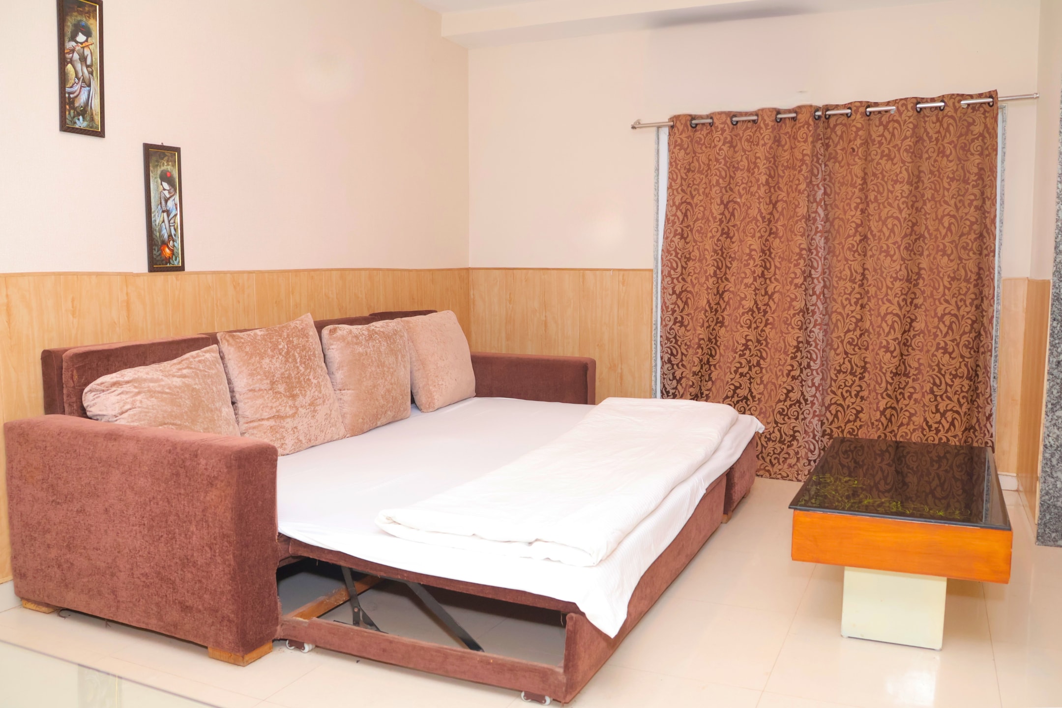 Hotel Shri Radha Nikunj Vrindavan - Tap to explore photos