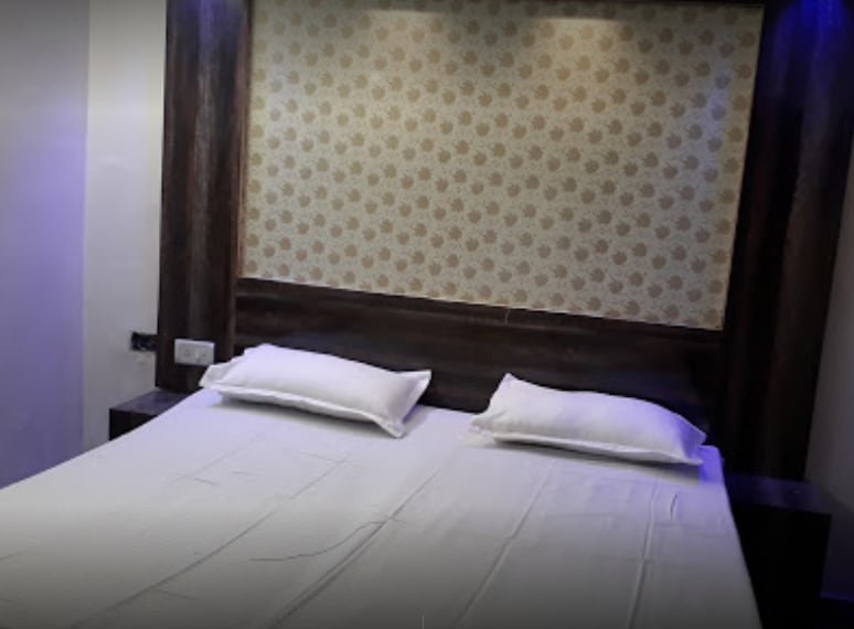 Hotel shree krishna vishnav bhojnalya - Tap to explore photos