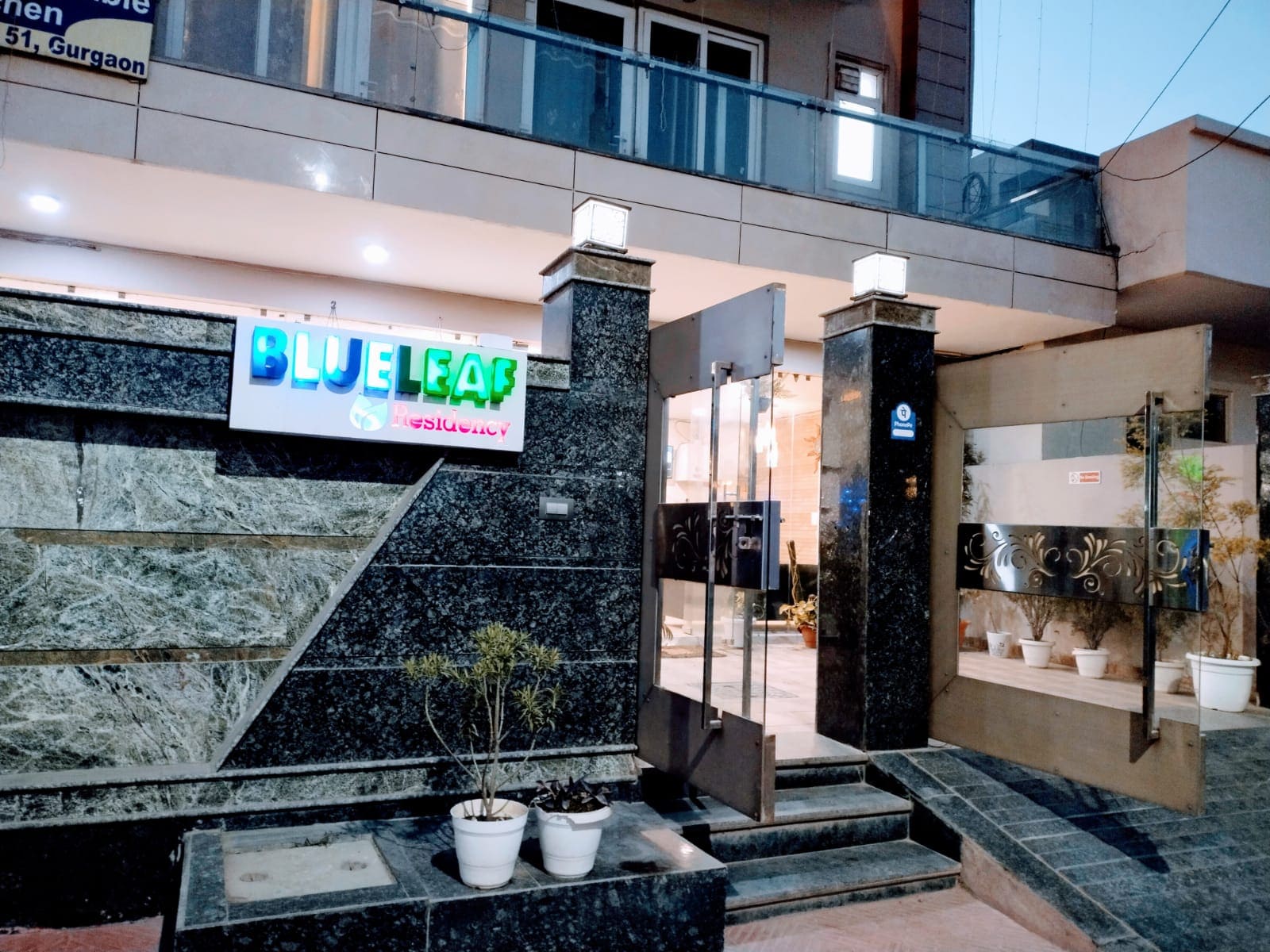 BlueLeaf - Tap to explore photos