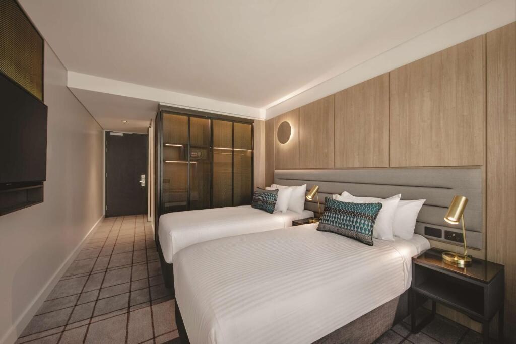 Vibe Hotel Sydney Darling Harbour - Tap to explore photos