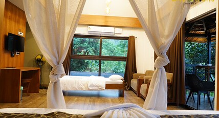 The Wild Trails Clarks Exotica Munnar Room Type - Premium Forestview Suite with Balcony
