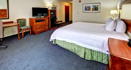Hampton Inn by Hilton Quincy Room Type - 1 KNG ACCESSIBLE TUB NS