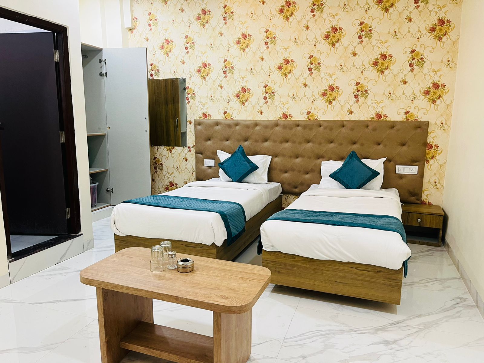 Hotel VK 22 - Tap to explore photos