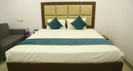 Hotel VSR International Room Type - Deluxe NON Ac Room
