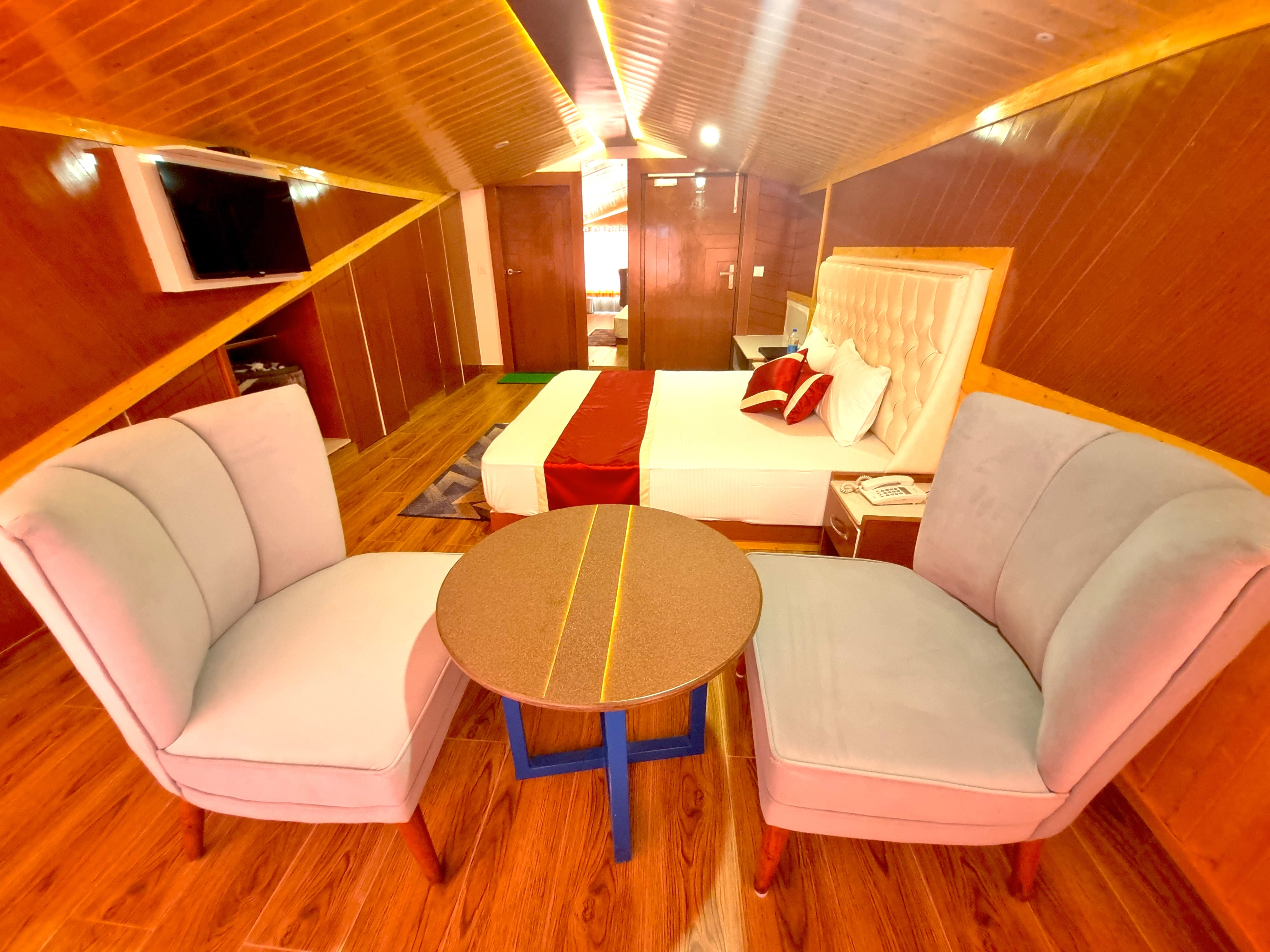 WOOD STOCK LUXURY KASAULI -Mountain View - Tap to explore photos