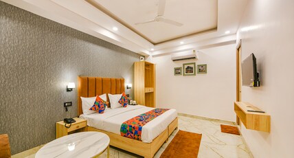 FabHotel Tree House - Nr. Yashobhoomi Convention Centre Room Type - Deluxe Room