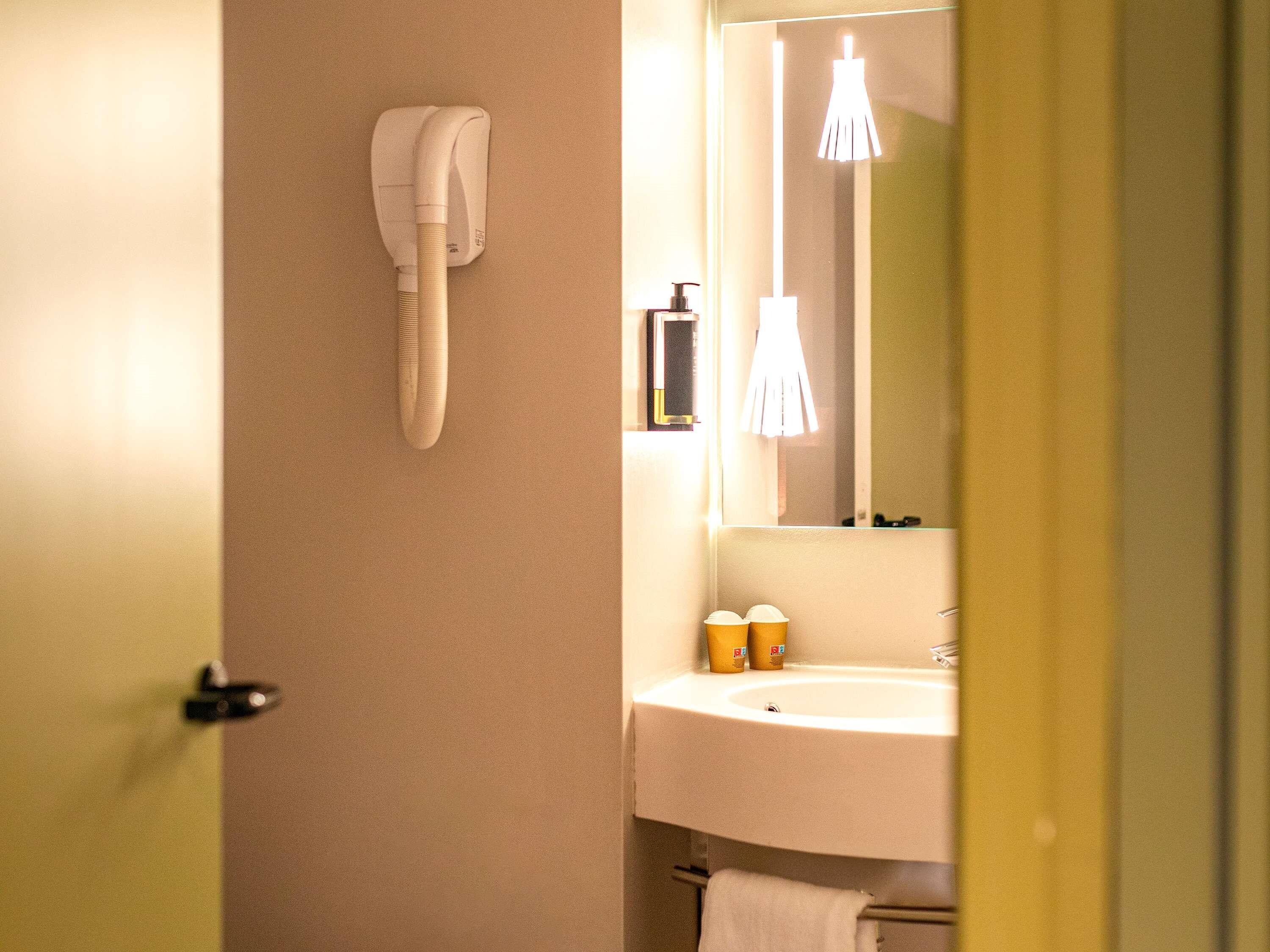 ibis Styles Saint - Tap to explore photos