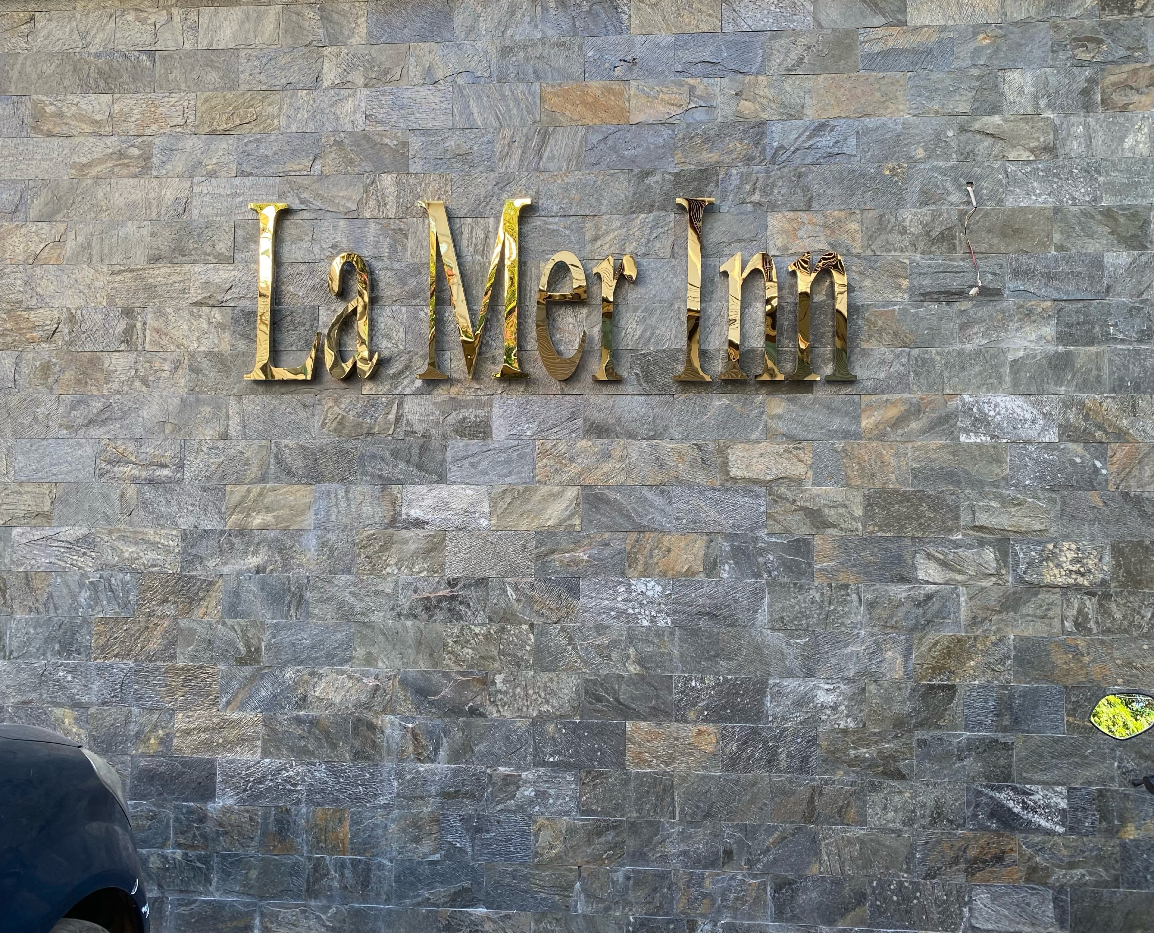 La Mer Inn - Tap to explore photos