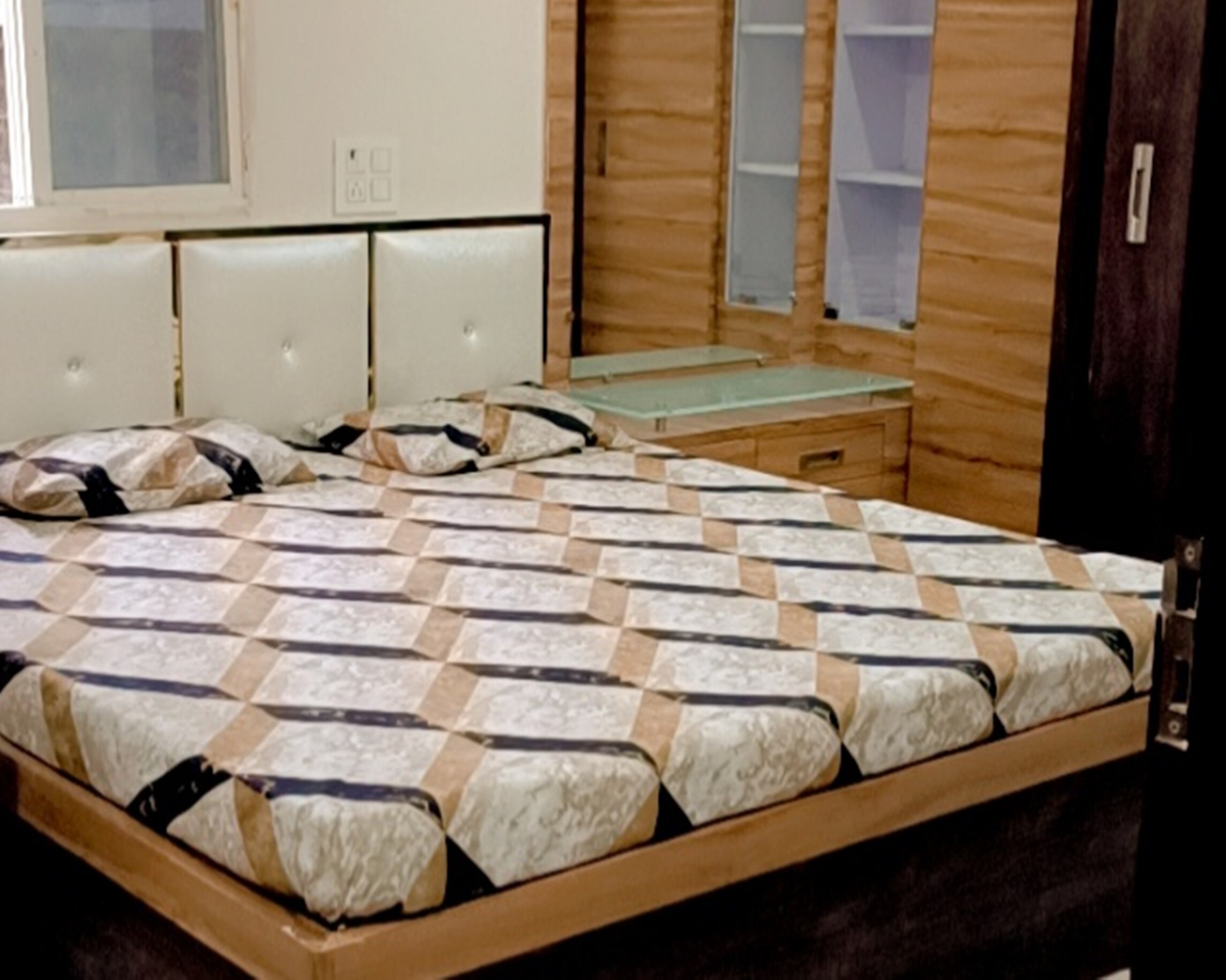 Shree Tirth Homestay - Tap to explore photos