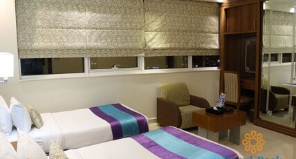 Pearl Executive Hotel Apartment Room Type - Family Quad Studio with bathtub