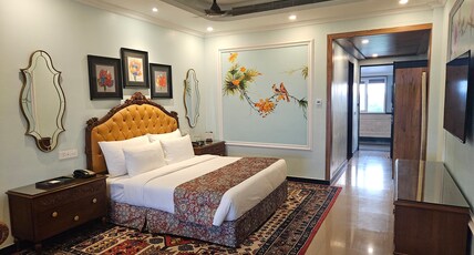 Mayfair Oasis Resort and Convention Room Type - Deluxe Room with Bathtub