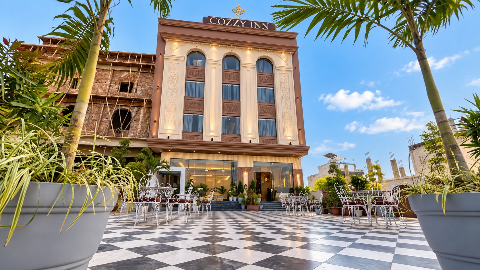 Hotel Cozzy Inn 500 Meters from GBL hospital - Tap to explore photos