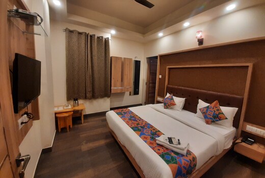 Hotel Frontier