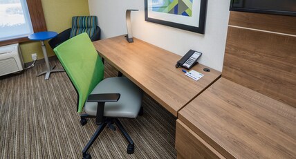 Holiday Inn Express Hotel & Suites Modesto-Salida Room Type - 1 King Bed Suite Additional Living Area