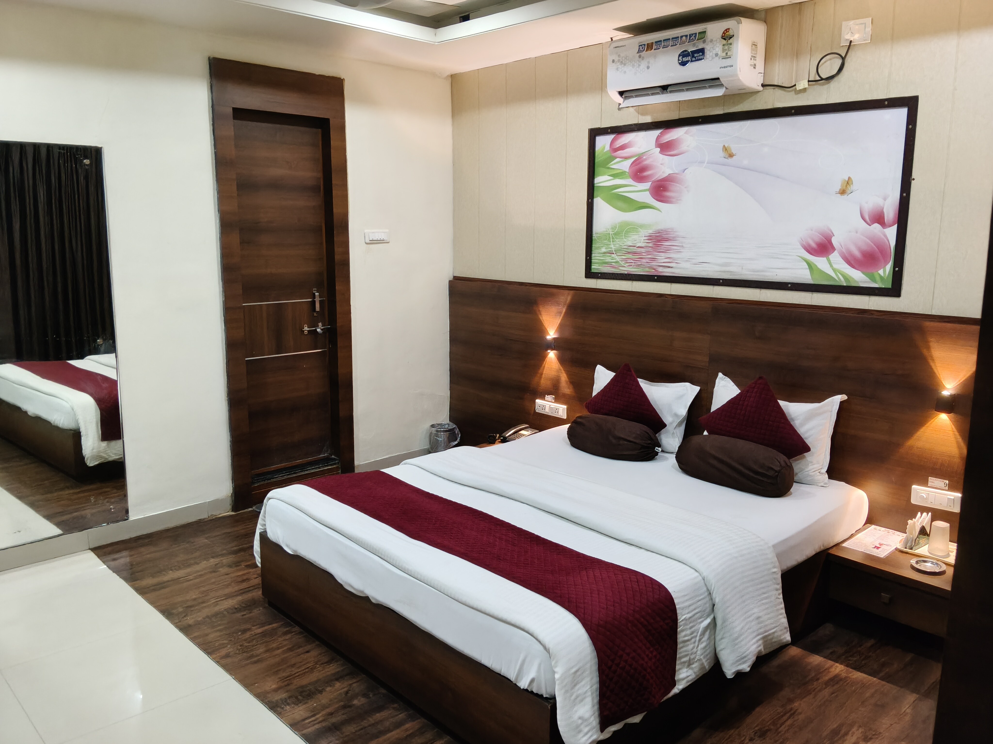 Hotel Babul Inn - Tap to explore photos