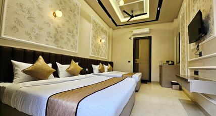 HOTEL MOTHERLAND Room Type - Deluxe Four Bed Room