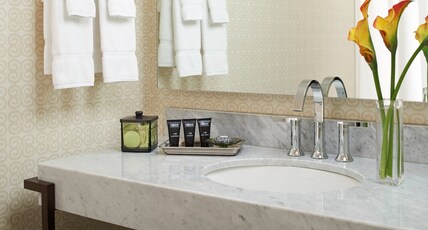 Kimpton Hotel Vintage Seattle, an IHG hotel Room Type - 1 Queen Essential Mobility Accessible Tub Kimpton Hotel Vintage Seattle, an IHG hotel Room Type - 1 Queen Essential Mobility Accessible Tub