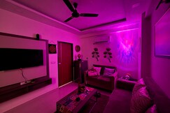 Palatial Dreams-Meraki Stays II Luxurious 1BHKs II 15mins from Airport