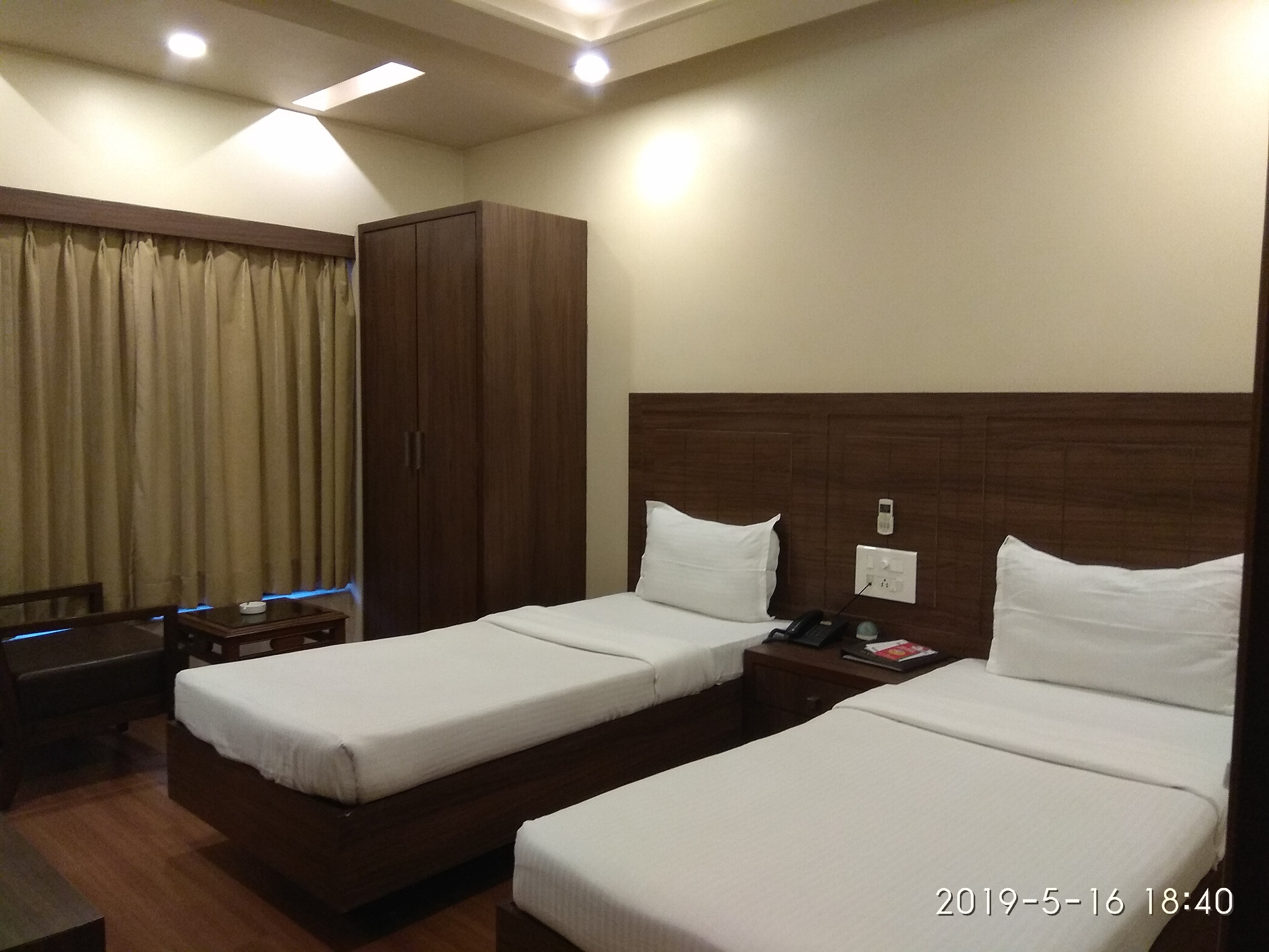 Majestic Annexe - Rooms, Nagpur - Tap to explore photos