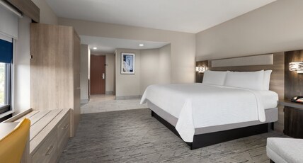 Holiday Inn Express Sebring Room Type - 1 King Standard Extra Floor Space Holiday Inn Express Sebring Room Type - 1 King Standard Extra Floor Space