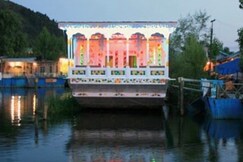 HOUSEBOAT KINGS PARADISE