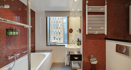 Crowne Plaza Amsterdam South Room Type - 1 King Standard Corner Room