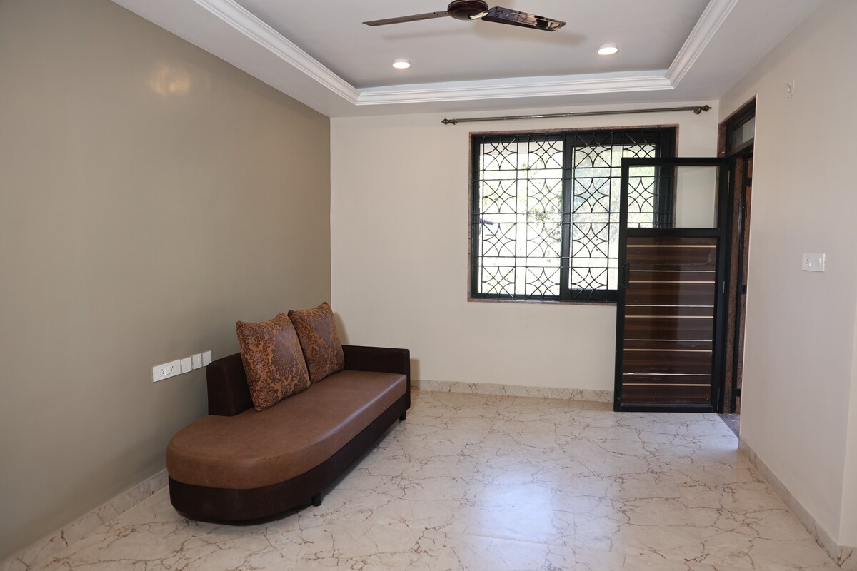 6BHK Palatial Ind Villa 12 min Drive To Beach - Tap to explore photos