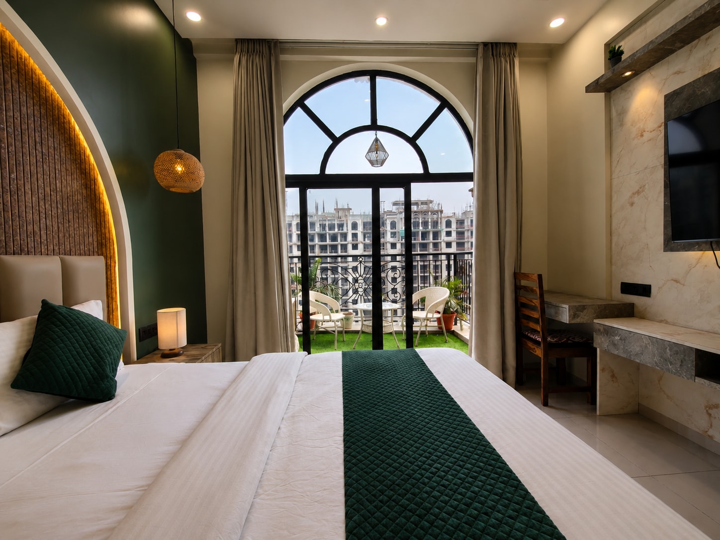 Cozycostays | Top Floor | Omaxe Hazratganj | - Tap to explore photos