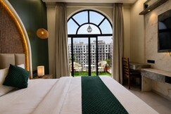 Cozycostays | Top Floor | Omaxe Hazratganj |