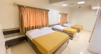 SAI BHAWANI HOTEL Room Type - 6 Bed Non.AC ( 4th Floor )