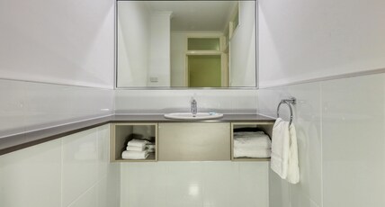 Best Western Cattle City Motor Inn Room Type - Apartment - 1 King Bed, Non-Smoking, Superior Room, Separate Living Area, Kitchenette, Air-Condition