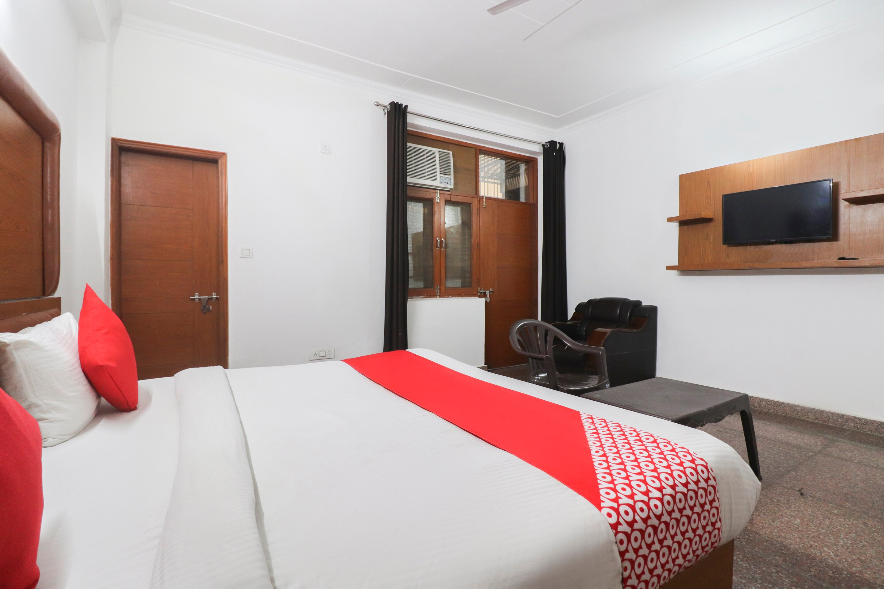 Hotel Corporate Suites Sector 70 Noida - Tap to explore photos