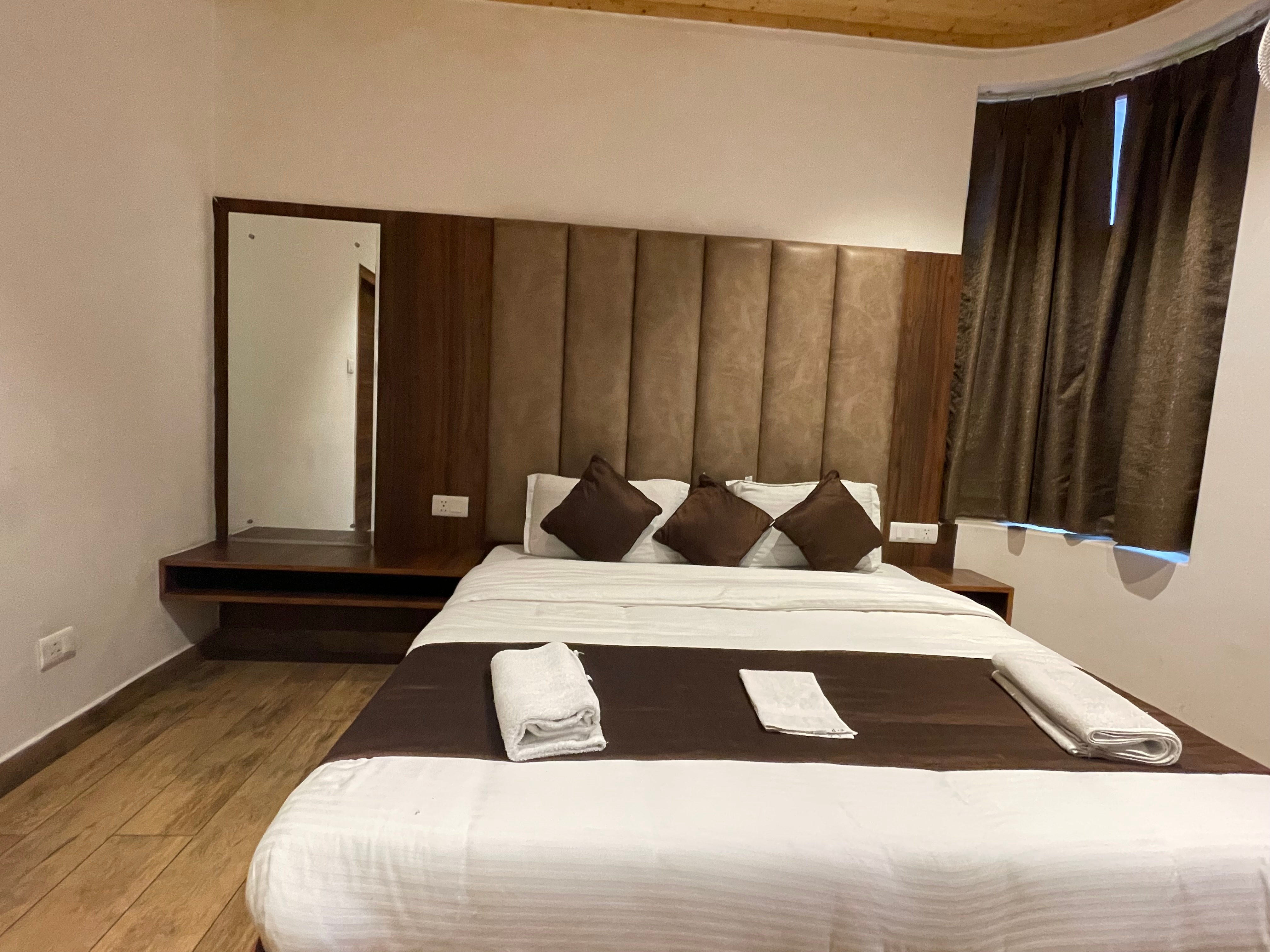 The Hill Crest Inn | Rooms & Suite - Tap to explore photos