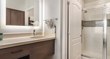 Staybridge Suites LONGVIEW, an IHG hotel Room Type - 1 Queen Bed Studio Suite