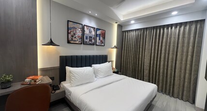 Saltstayz Premier Millenium City Centre Room Type - Family Room with Balcony and Living Area