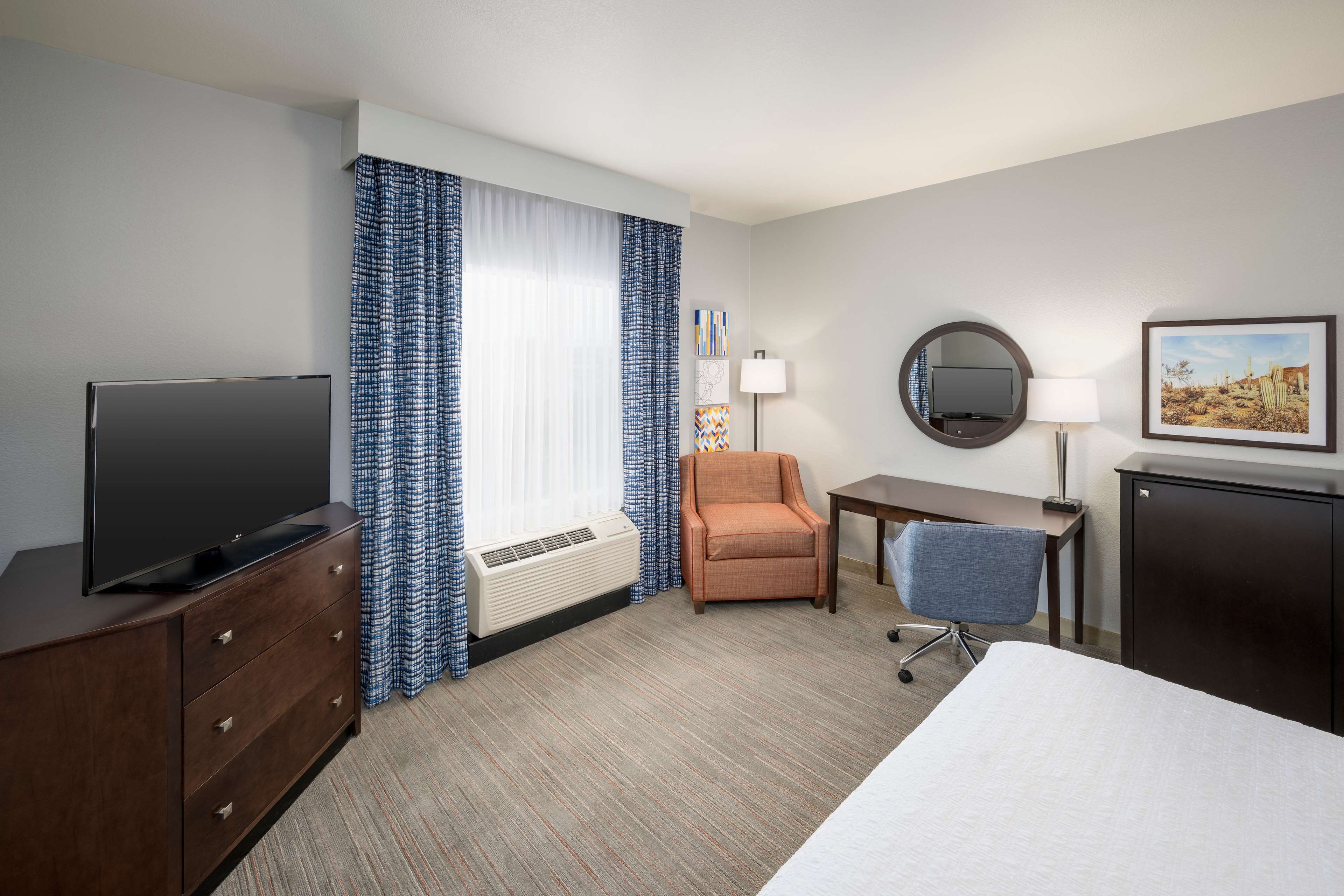 Hampton Inn & Suites by Hilton Phoenix North/Happy Valley - Tap to explore photos