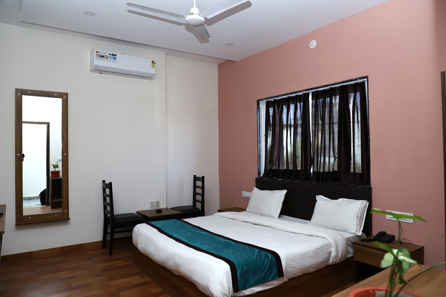 Hotel Boyna Palace - Tap to explore photos