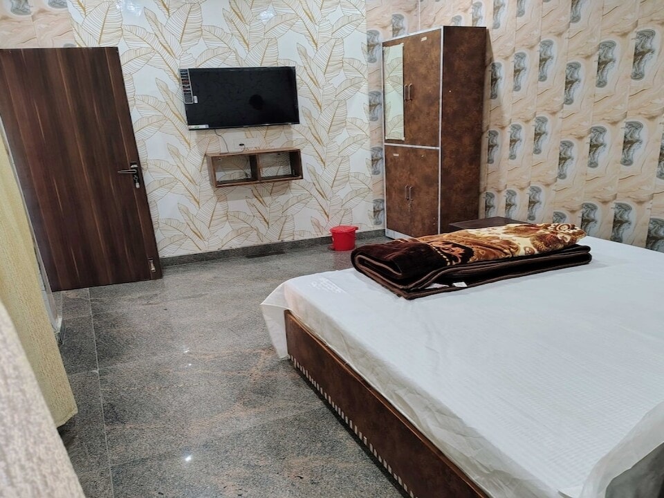 SPOT ON Saa Raghuvanshi Delight - Tap to explore photos