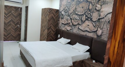 Hotel Mangalam Palace Room Type - Deluxe - AC Room