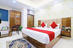 Hotel University || Near ISBT Kashmiri Gate